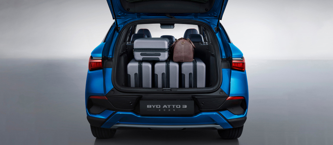 Detail of zipper pull with tan leather and silver rivet.