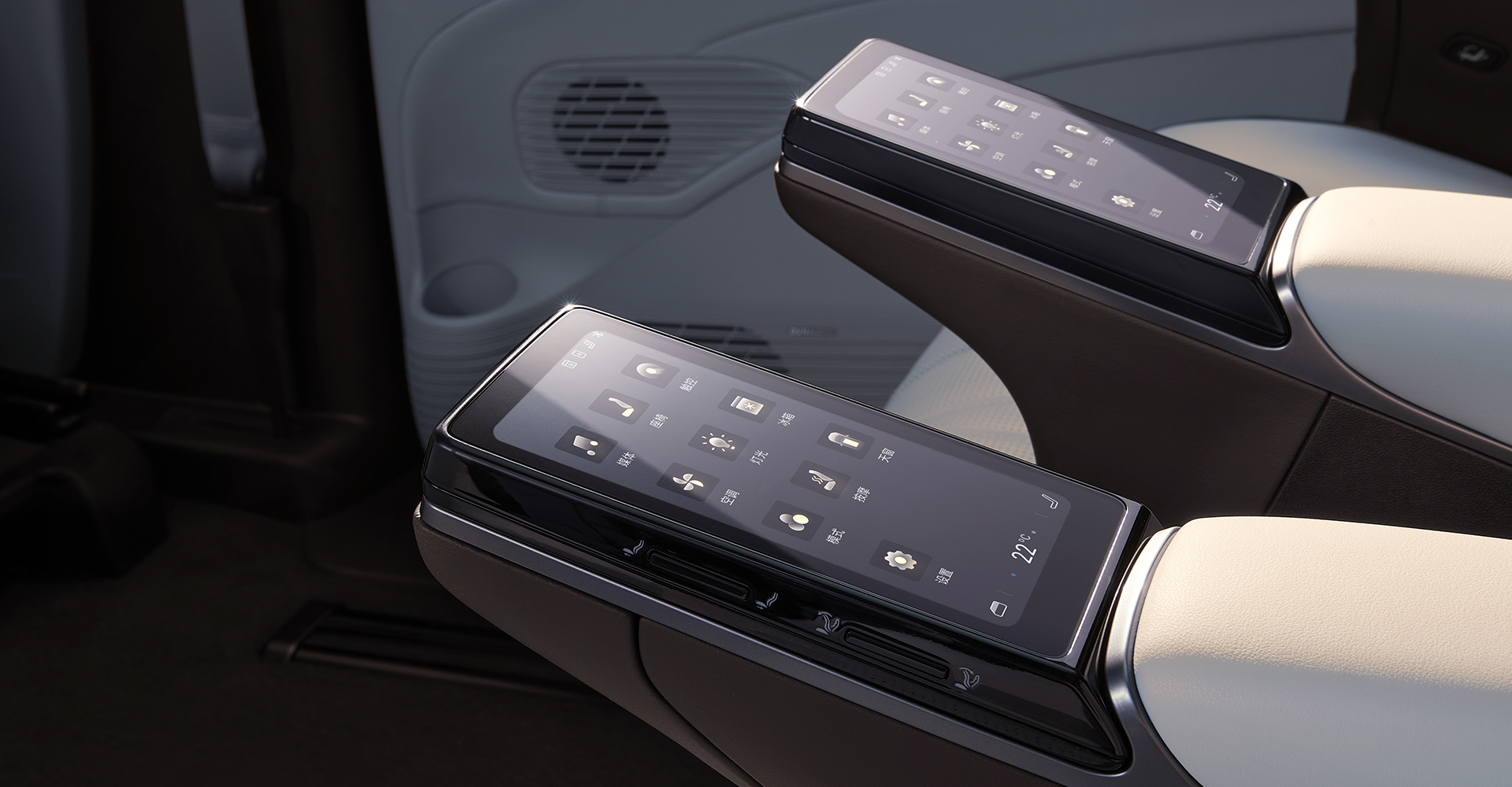 Front zipper pouch with included key ring.