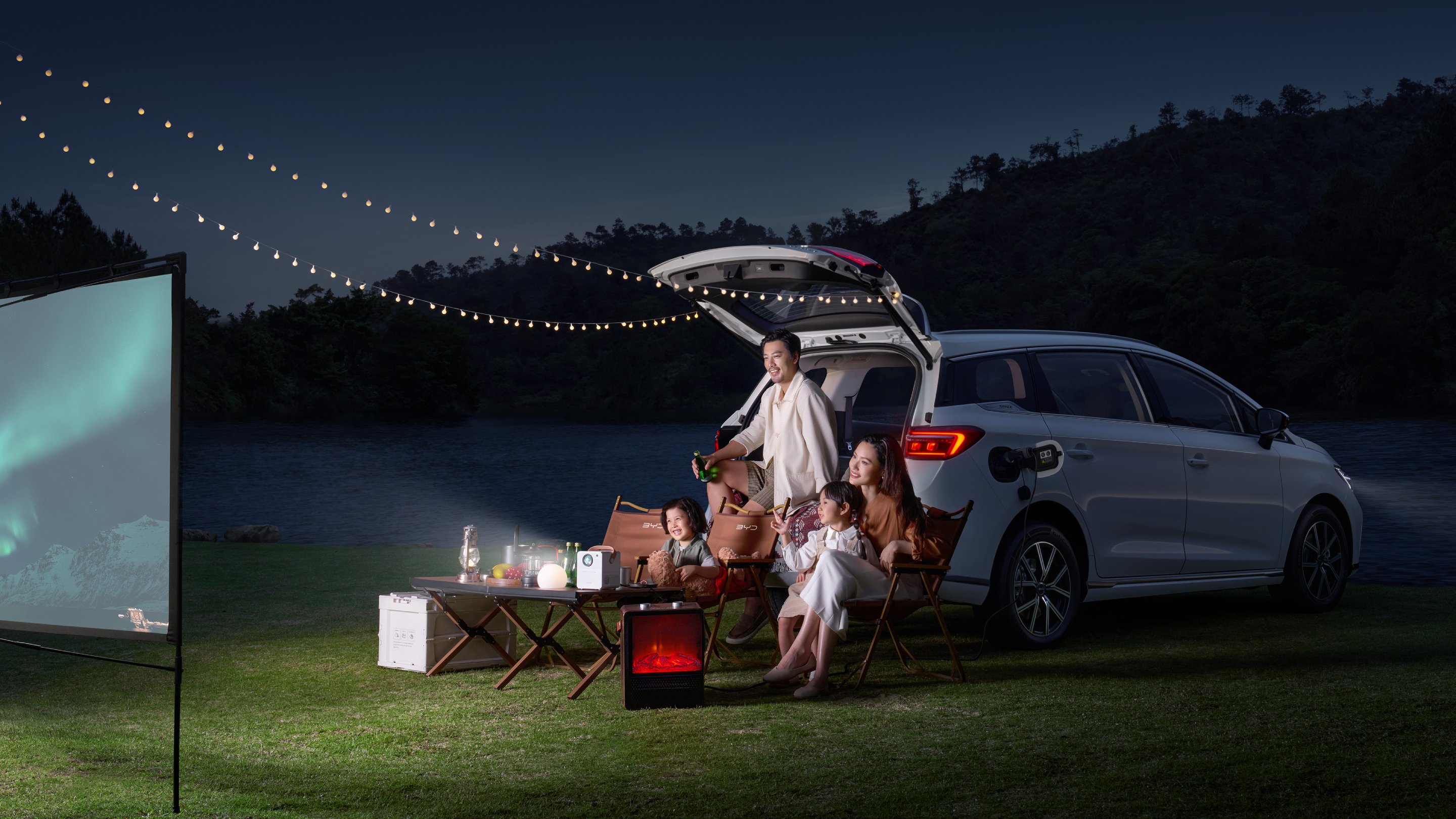 Drawstring top with elastic loop closure and textured interior padding.