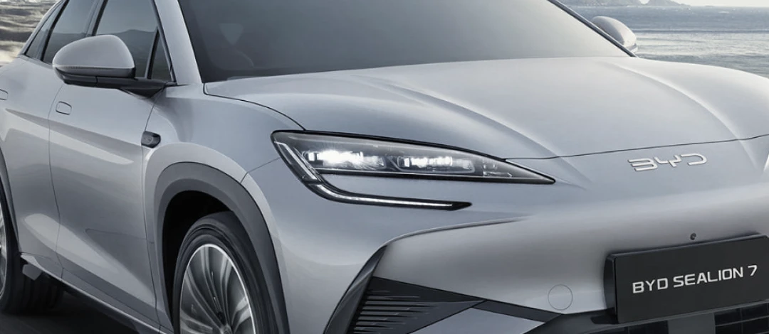 Front zipper pouch with included key ring.